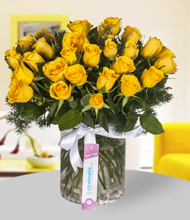 There Are 39 Yellow Roses in Cyliender Vase